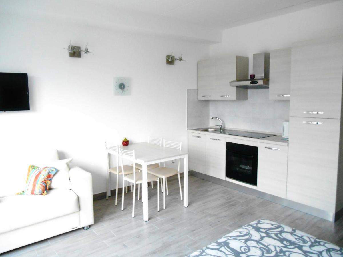 Direttamente Al Lago Apartments Мароне Екстер'єр фото